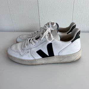 Men’s White Veja shoes size 10 - SALE🚨🚨💐⚡️☄️